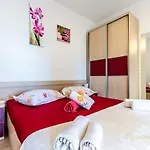 Appartement Nives Suhi Potok Jesenice (Split-Dalmatia)